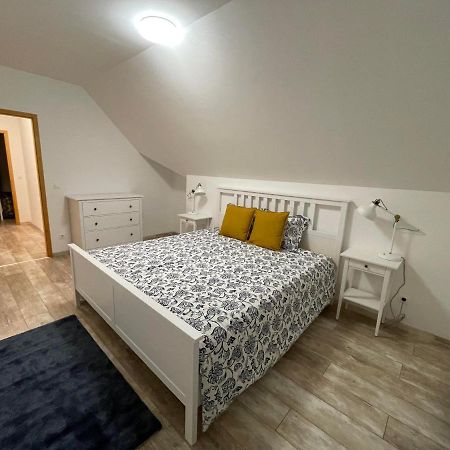 Taverna Apartman Monor Bagian luar foto