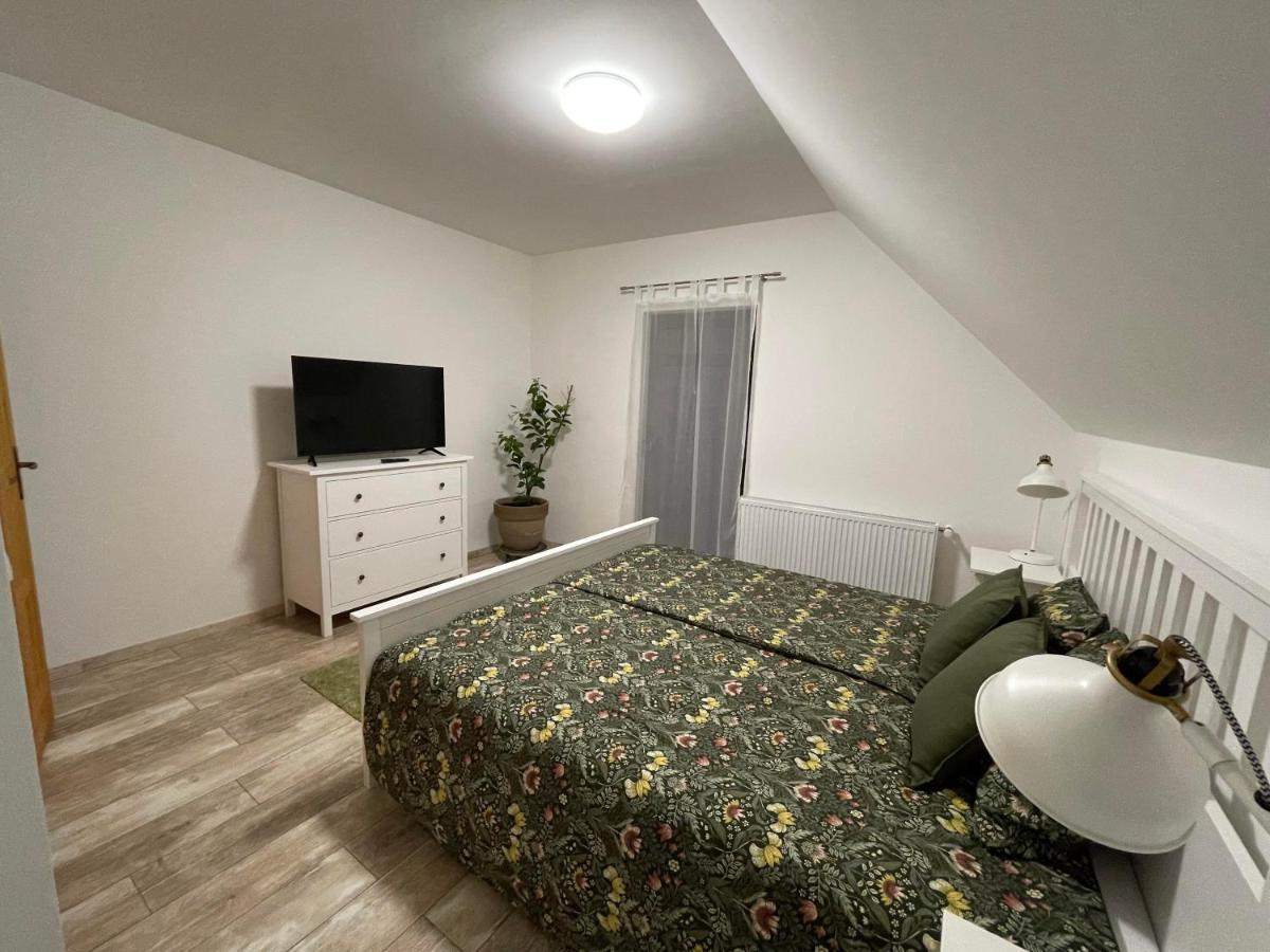 Taverna Apartman Monor Bagian luar foto